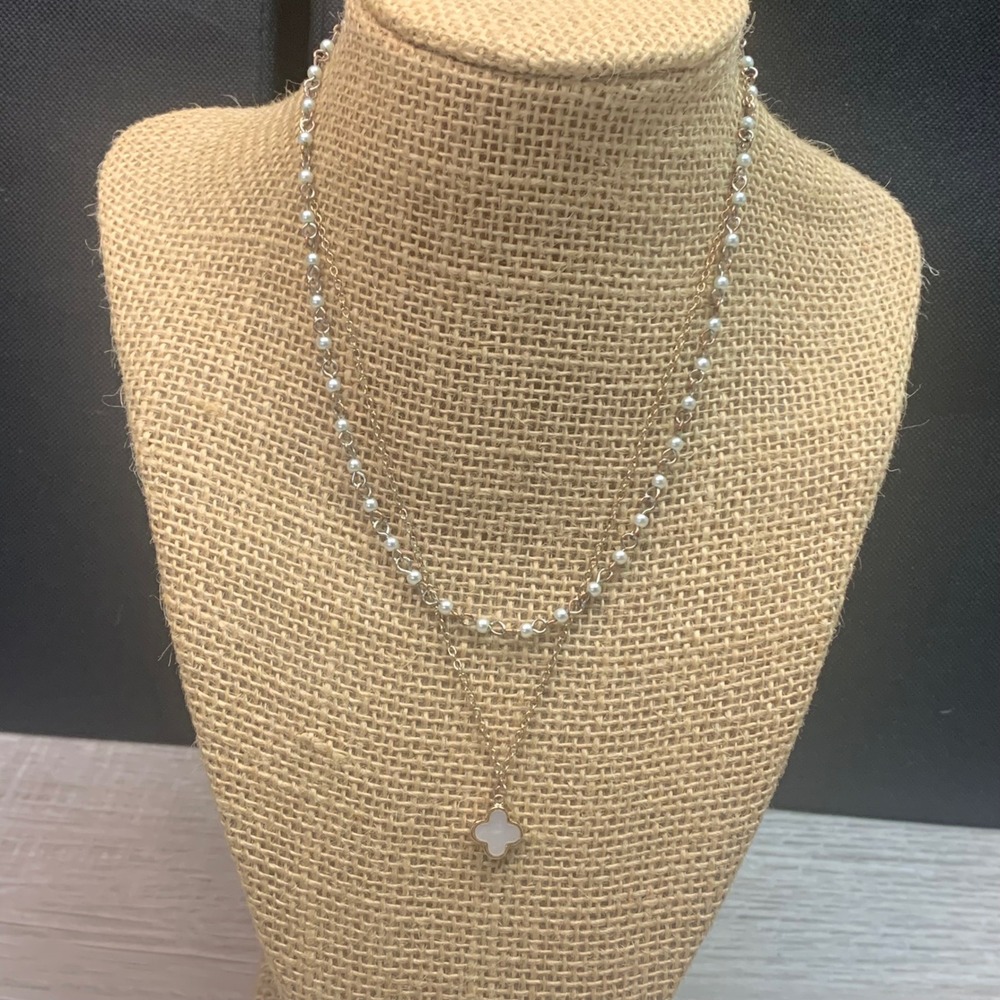 Rose Gold Tone Layered Pearl and White Clover Pendant Necklace 16 Inch 5536